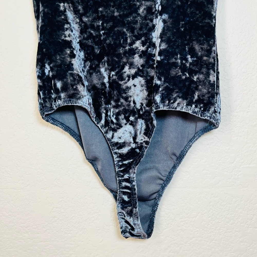 Brandy Melville NWT Reina Bodysuit Blue Velour One Size - Picture 5 of 9